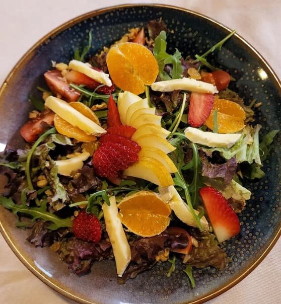 Wildor Salad with arugula, dry fruits and horn cheese